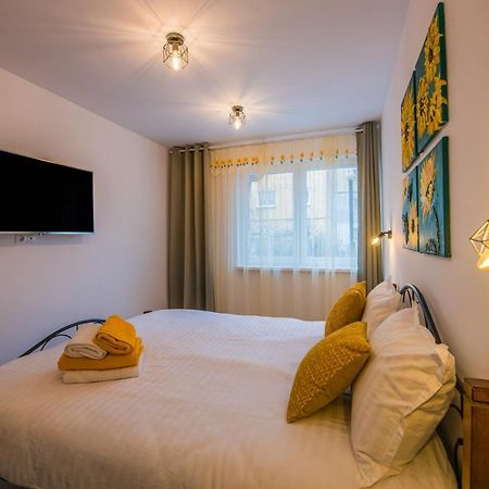 Kitty Sunflower Apartment Alba Iulia Exterior foto