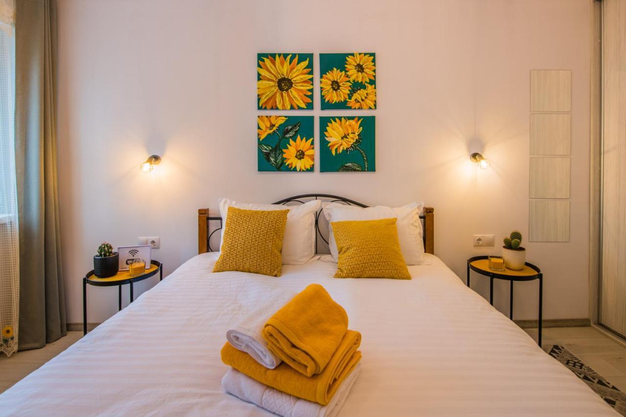 Kitty Sunflower Apartment Alba Iulia Exterior foto