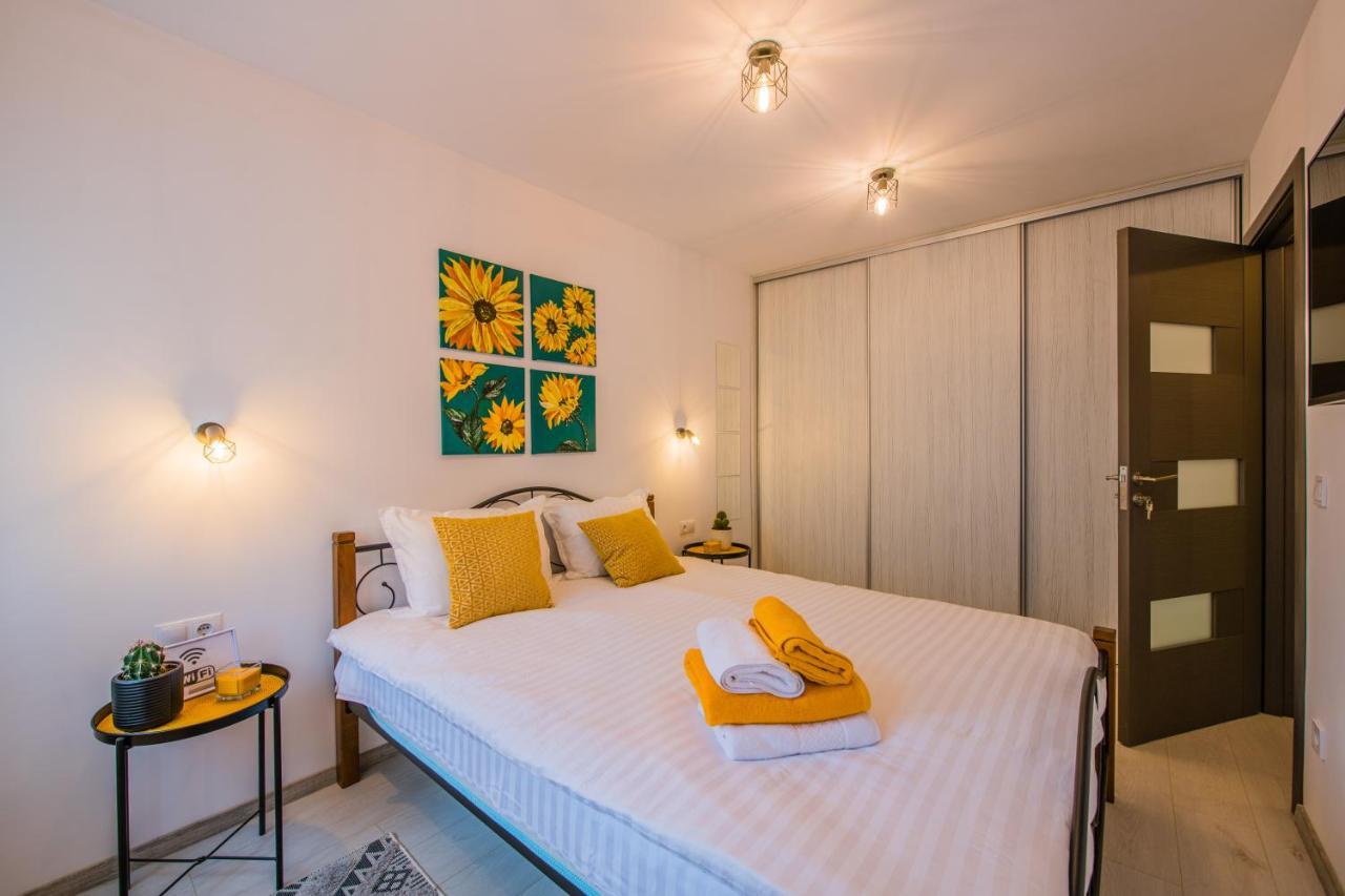 Kitty Sunflower Apartment Alba Iulia Exterior foto