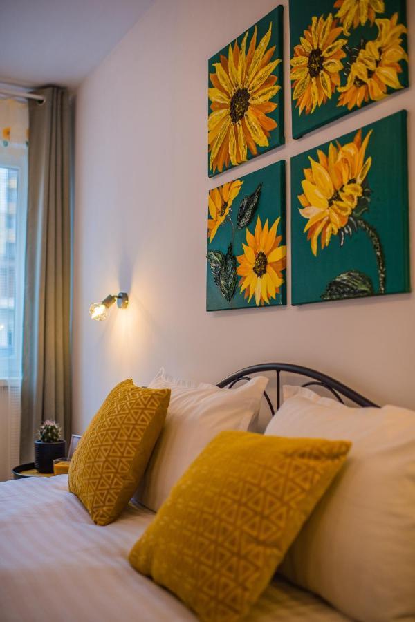 Kitty Sunflower Apartment Alba Iulia Exterior foto