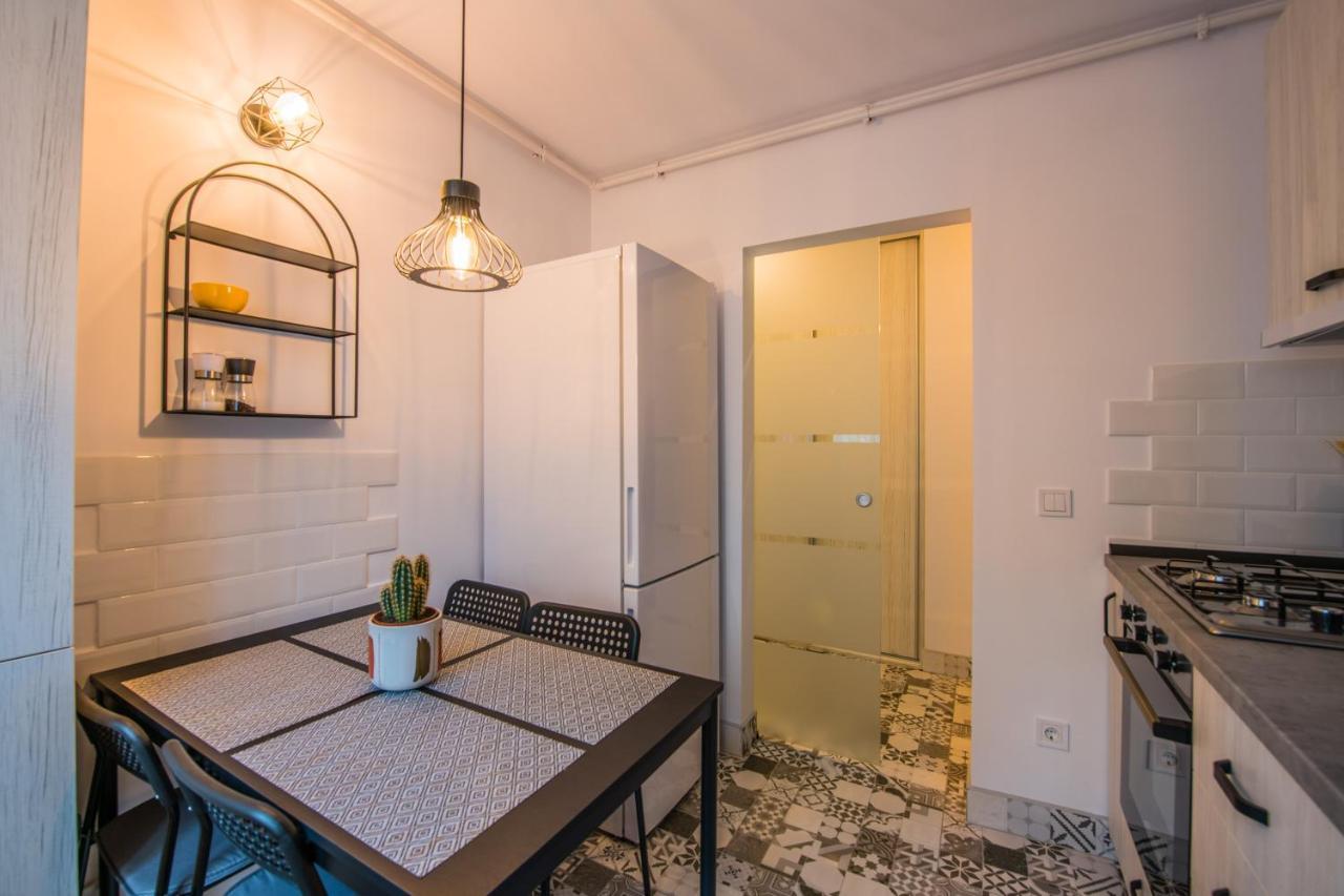 Kitty Sunflower Apartment Alba Iulia Exterior foto