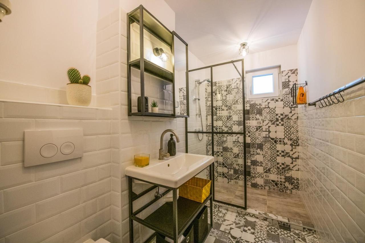 Kitty Sunflower Apartment Alba Iulia Exterior foto